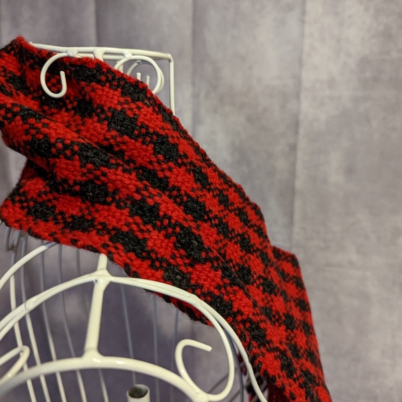 Handwoven Buffalo Plaid Cowl with a Pocket - Picture 6 of 7